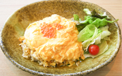 鮭いくらオムライス 1,080円（税込）
